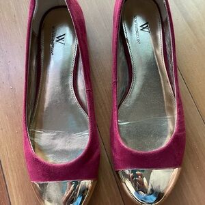 Flat shoes in red & gold. Perfect for holidays!